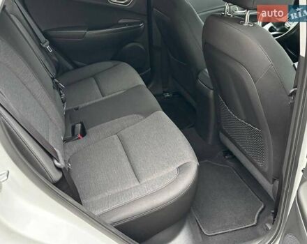 Білий Хендай Kona Electric, об'ємом двигуна 0 л та пробігом 102 тис. км за 15700 $, фото 21 на Automoto.ua