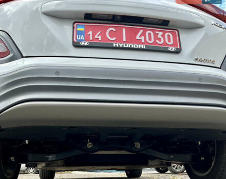 Белый Хендай Kona Electric, объемом двигателя 0 л и пробегом 115 тыс. км за 16900 $, фото 26 на Automoto.ua