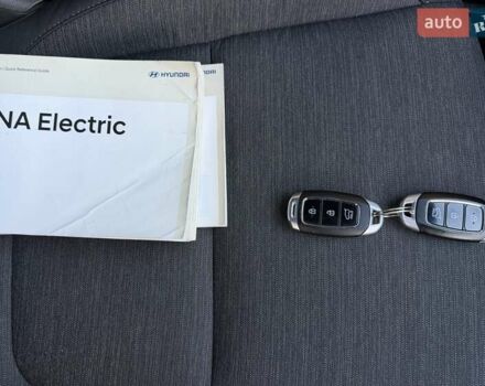 Білий Хендай Kona Electric, об'ємом двигуна 0 л та пробігом 64 тис. км за 14950 $, фото 139 на Automoto.ua