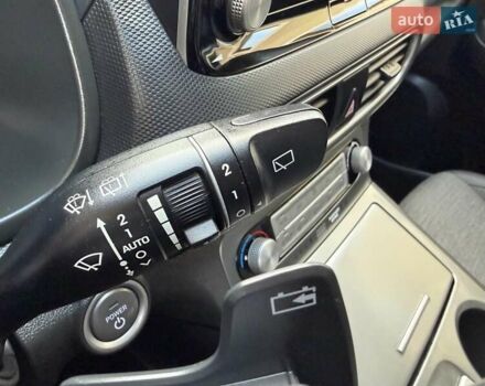Білий Хендай Kona Electric, об'ємом двигуна 0 л та пробігом 64 тис. км за 14950 $, фото 94 на Automoto.ua
