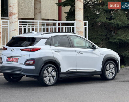 Белый Хендай Kona Electric, объемом двигателя 0 л и пробегом 150 тыс. км за 16960 $, фото 13 на Automoto.ua