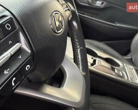 Білий Хендай Kona Electric, об'ємом двигуна 0 л та пробігом 64 тис. км за 14950 $, фото 88 на Automoto.ua