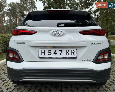 Белый Хендай Kona Electric, объемом двигателя 0 л и пробегом 103 тыс. км за 17999 $, фото 25 на Automoto.ua