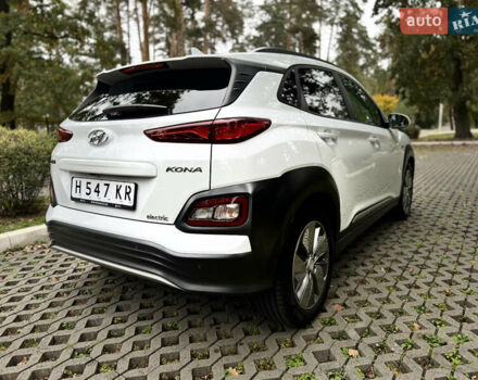 Белый Хендай Kona Electric, объемом двигателя 0 л и пробегом 103 тыс. км за 17999 $, фото 12 на Automoto.ua