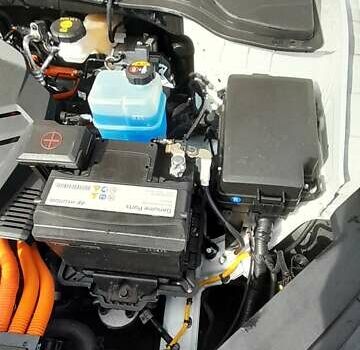 Білий Хендай Kona Electric, об'ємом двигуна 0 л та пробігом 71 тис. км за 17600 $, фото 43 на Automoto.ua