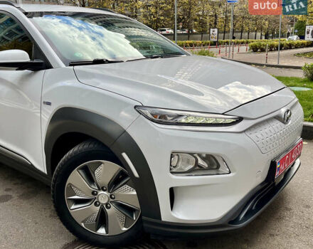 Белый Хендай Kona Electric, объемом двигателя 0 л и пробегом 115 тыс. км за 16900 $, фото 7 на Automoto.ua