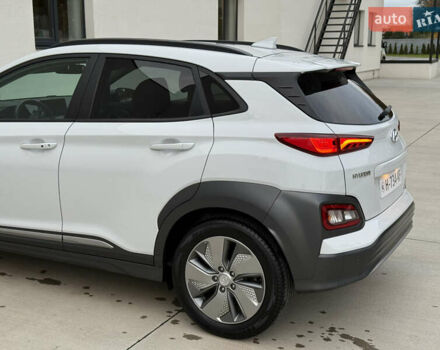 Белый Хендай Kona Electric, объемом двигателя 0 л и пробегом 96 тыс. км за 19500 $, фото 25 на Automoto.ua