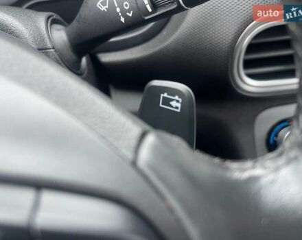 Білий Хендай Kona Electric, об'ємом двигуна 0 л та пробігом 158 тис. км за 16500 $, фото 40 на Automoto.ua