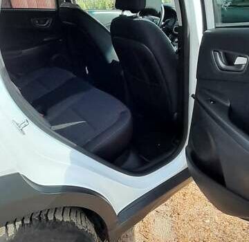 Білий Хендай Kona Electric, об'ємом двигуна 0 л та пробігом 71 тис. км за 17600 $, фото 25 на Automoto.ua
