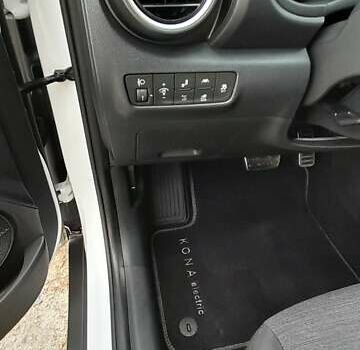 Білий Хендай Kona Electric, об'ємом двигуна 0 л та пробігом 71 тис. км за 17600 $, фото 31 на Automoto.ua