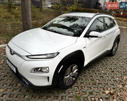 Белый Хендай Kona Electric, объемом двигателя 0 л и пробегом 58 тыс. км за 17499 $, фото 13 на Automoto.ua