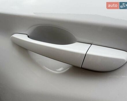 Білий Хендай Kona Electric, об'ємом двигуна 0 л та пробігом 64 тис. км за 14950 $, фото 53 на Automoto.ua