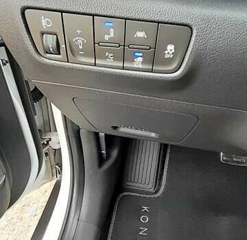 Білий Хендай Kona Electric, об'ємом двигуна 0 л та пробігом 71 тис. км за 17600 $, фото 35 на Automoto.ua
