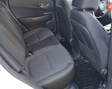 Белый Хендай Kona Electric, объемом двигателя 0 л и пробегом 44 тыс. км за 17450 $, фото 19 на Automoto.ua