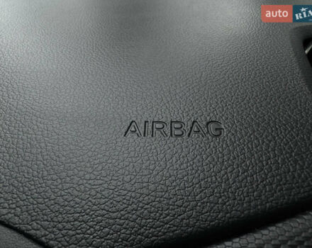 Белый Хендай Kona Electric, объемом двигателя 0 л и пробегом 103 тыс. км за 17999 $, фото 74 на Automoto.ua