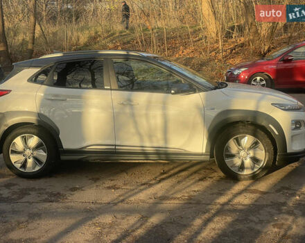 Білий Хендай Kona Electric, об'ємом двигуна 0 л та пробігом 125 тис. км за 17800 $, фото 3 на Automoto.ua