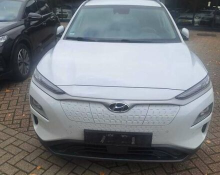 Белый Хендай Kona Electric, объемом двигателя 0 л и пробегом 124 тыс. км за 17600 $, фото 3 на Automoto.ua