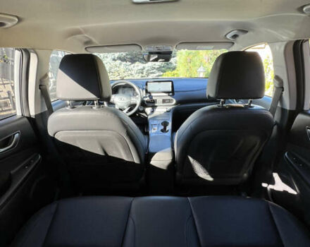 Белый Хендай Kona Electric, объемом двигателя 0 л и пробегом 88 тыс. км за 17900 $, фото 19 на Automoto.ua