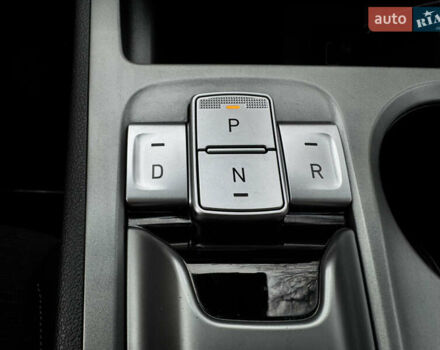 Белый Хендай Kona Electric, объемом двигателя 0 л и пробегом 58 тыс. км за 17499 $, фото 92 на Automoto.ua