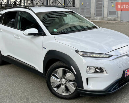 Белый Хендай Kona Electric, объемом двигателя 0 л и пробегом 115 тыс. км за 16900 $, фото 1 на Automoto.ua