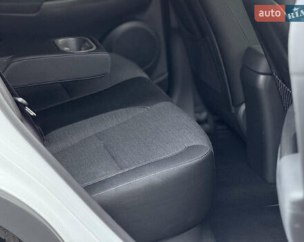 Белый Хендай Kona Electric, объемом двигателя 0 л и пробегом 150 тыс. км за 16960 $, фото 36 на Automoto.ua