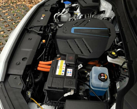 Белый Хендай Kona Electric, объемом двигателя 0 л и пробегом 58 тыс. км за 17499 $, фото 63 на Automoto.ua