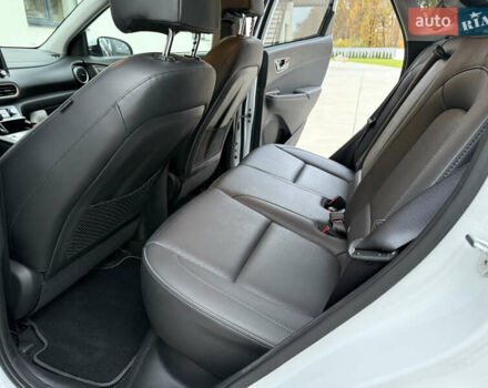 Белый Хендай Kona Electric, объемом двигателя 0 л и пробегом 96 тыс. км за 19500 $, фото 41 на Automoto.ua