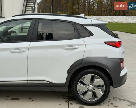 Белый Хендай Kona Electric, объемом двигателя 0 л и пробегом 96 тыс. км за 19500 $, фото 27 на Automoto.ua