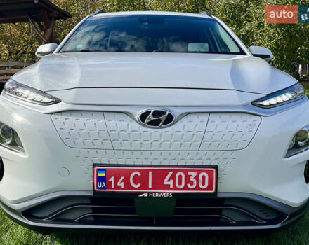 Белый Хендай Kona Electric, объемом двигателя 0 л и пробегом 115 тыс. км за 16900 $, фото 41 на Automoto.ua