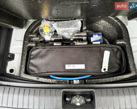 Белый Хендай Kona Electric, объемом двигателя 0 л и пробегом 103 тыс. км за 17999 $, фото 59 на Automoto.ua