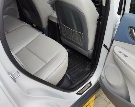 Белый Хендай Kona Electric, объемом двигателя 0 л и пробегом 65 тыс. км за 18700 $, фото 10 на Automoto.ua