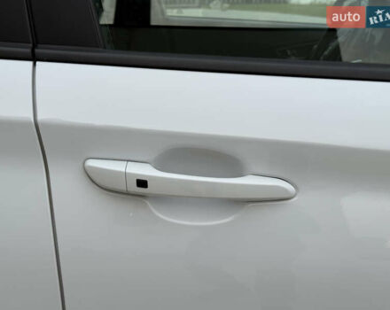 Белый Хендай Kona Electric, объемом двигателя 0 л и пробегом 96 тыс. км за 19500 $, фото 11 на Automoto.ua