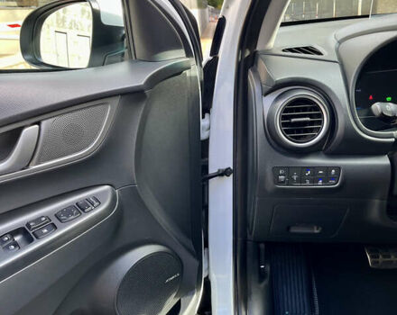 Белый Хендай Kona Electric, объемом двигателя 0 л и пробегом 115 тыс. км за 16900 $, фото 31 на Automoto.ua