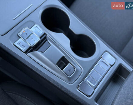 Белый Хендай Kona Electric, объемом двигателя 0 л и пробегом 80 тыс. км за 16900 $, фото 30 на Automoto.ua