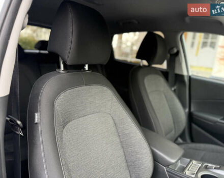 Белый Хендай Kona Electric, объемом двигателя 0 л и пробегом 150 тыс. км за 16960 $, фото 34 на Automoto.ua