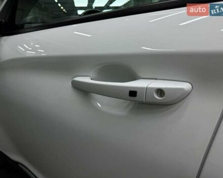 Белый Хендай Kona Electric, объемом двигателя 0 л и пробегом 92 тыс. км за 18983 $, фото 9 на Automoto.ua