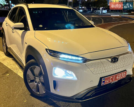Белый Хендай Kona Electric, объемом двигателя 0 л и пробегом 115 тыс. км за 16900 $, фото 68 на Automoto.ua