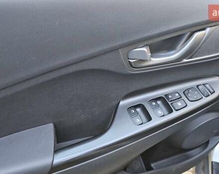 Белый Хендай Kona Electric, объемом двигателя 0 л и пробегом 44 тыс. км за 17450 $, фото 10 на Automoto.ua