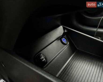 Белый Хендай Kona Electric, объемом двигателя 0 л и пробегом 58 тыс. км за 17499 $, фото 30 на Automoto.ua