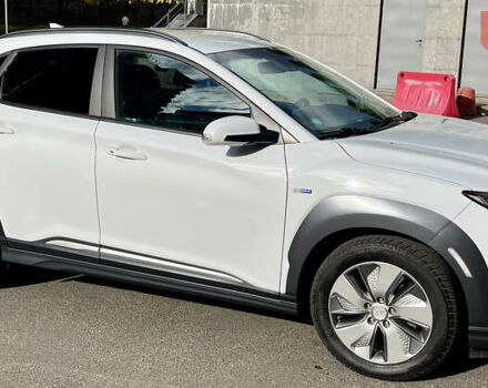 Белый Хендай Kona Electric, объемом двигателя 0 л и пробегом 115 тыс. км за 16900 $, фото 12 на Automoto.ua