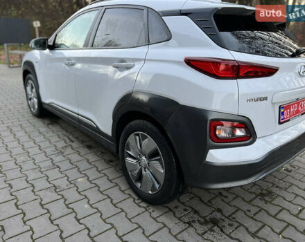 Белый Хендай Kona Electric, объемом двигателя 0 л и пробегом 136 тыс. км за 16950 $, фото 4 на Automoto.ua