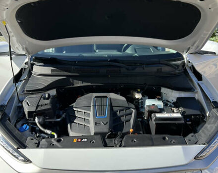 Белый Хендай Kona Electric, объемом двигателя 0 л и пробегом 88 тыс. км за 17900 $, фото 17 на Automoto.ua