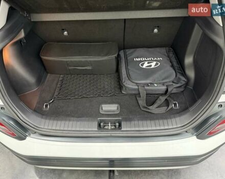 Белый Хендай Kona Electric, объемом двигателя 0 л и пробегом 92 тыс. км за 18983 $, фото 36 на Automoto.ua
