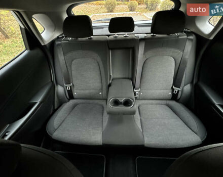 Белый Хендай Kona Electric, объемом двигателя 0 л и пробегом 58 тыс. км за 17499 $, фото 35 на Automoto.ua