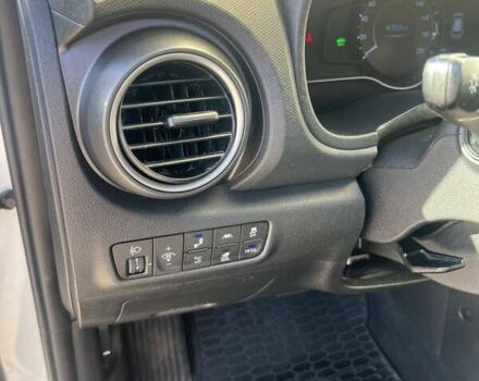 Белый Хендай Kona Electric, объемом двигателя 0 л и пробегом 139 тыс. км за 17000 $, фото 2 на Automoto.ua