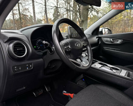 Белый Хендай Kona Electric, объемом двигателя 0 л и пробегом 58 тыс. км за 17499 $, фото 27 на Automoto.ua