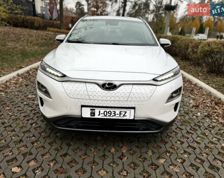 Белый Хендай Kona Electric, объемом двигателя 0 л и пробегом 58 тыс. км за 17499 $, фото 1 на Automoto.ua