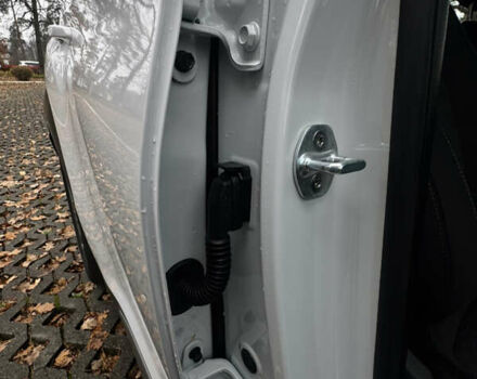 Білий Хендай Kona Electric, об'ємом двигуна 0 л та пробігом 59 тис. км за 17499 $, фото 17 на Automoto.ua