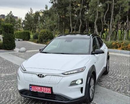 Белый Хендай Kona Electric, объемом двигателя 0 л и пробегом 82 тыс. км за 20437 $, фото 2 на Automoto.ua