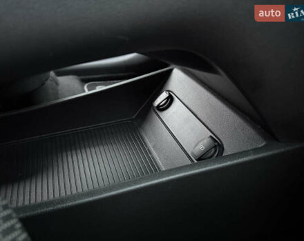 Белый Хендай Kona Electric, объемом двигателя 0 л и пробегом 96 тыс. км за 19500 $, фото 52 на Automoto.ua